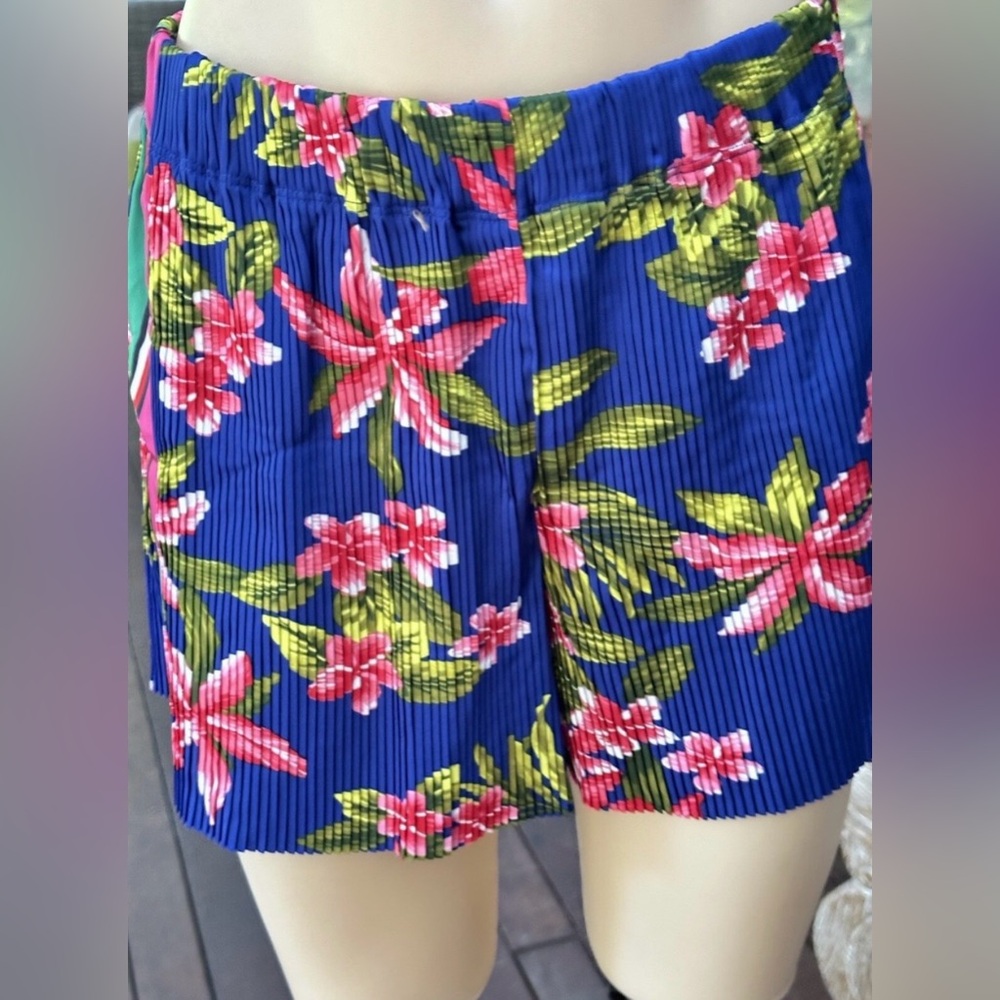 NWT Tommy Hilfiger Pleated Floral Shorts